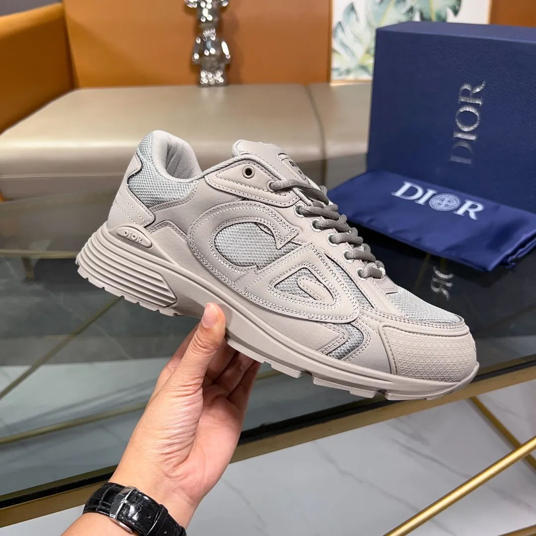 Men's Men's Shoes💰P460💰【DIOR】Dior's new B30 low-top sneakers✅ Carefully crafted from gray mesh fabric and white technical fabric, it features a CD30" graphic logo, and "DIO~B30" and "CD30" logos on the heel and tongue. The extra-light sculpted rubber sole is paired with iconic embellishments to enhance style, and internal stretch details create an ideal and comfortable wearing experience. Can be matched with a variety of casual looks to highlight a fashionable and modern sports style. Size: 38-44 (45 can be customized)